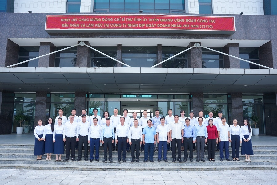 Bi thu tinh uy lam viec voi Cong ty DLTQ 6