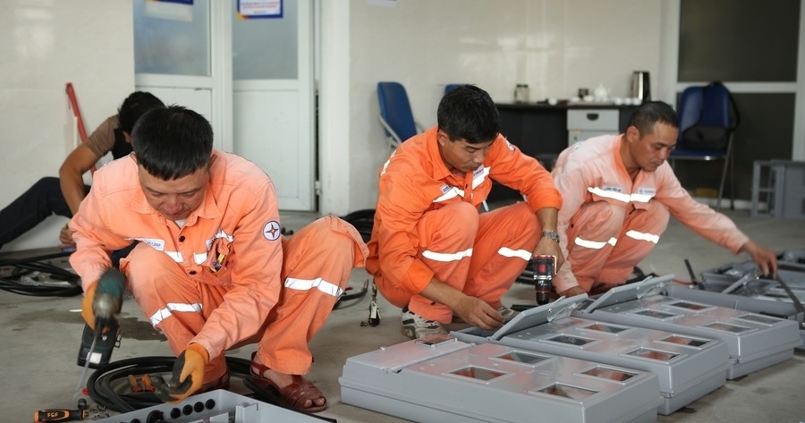 Điện lực Dương Kinh (Công ty Điện lực Hải Phòng) thực hiện công xưởng hóa công tơ, tăng tốc thay tháo định kỳ cuối năm 2026