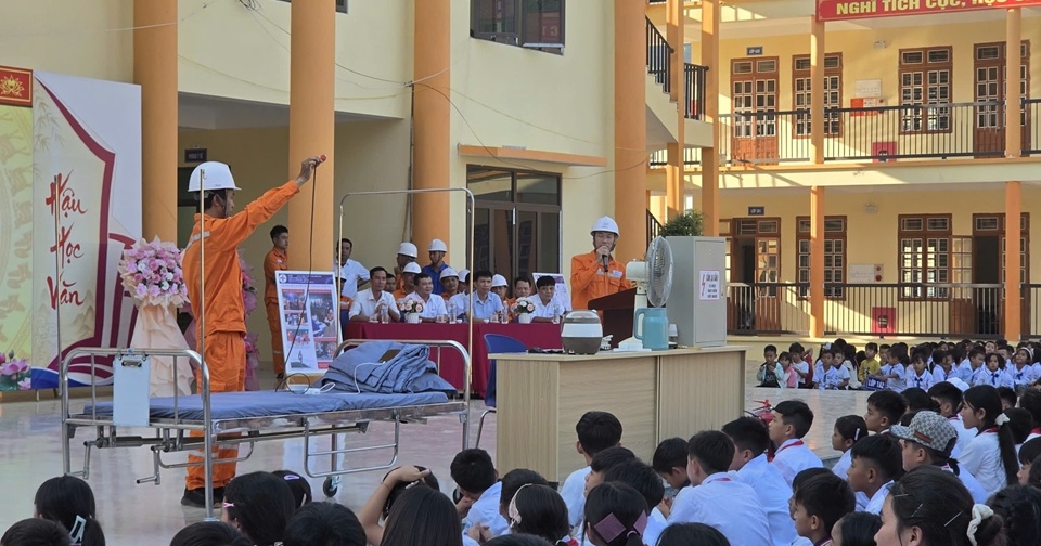 Công ty Điện lực Sơn La tuyên truyền an toàn điện cho hơn 1.000 học sinh