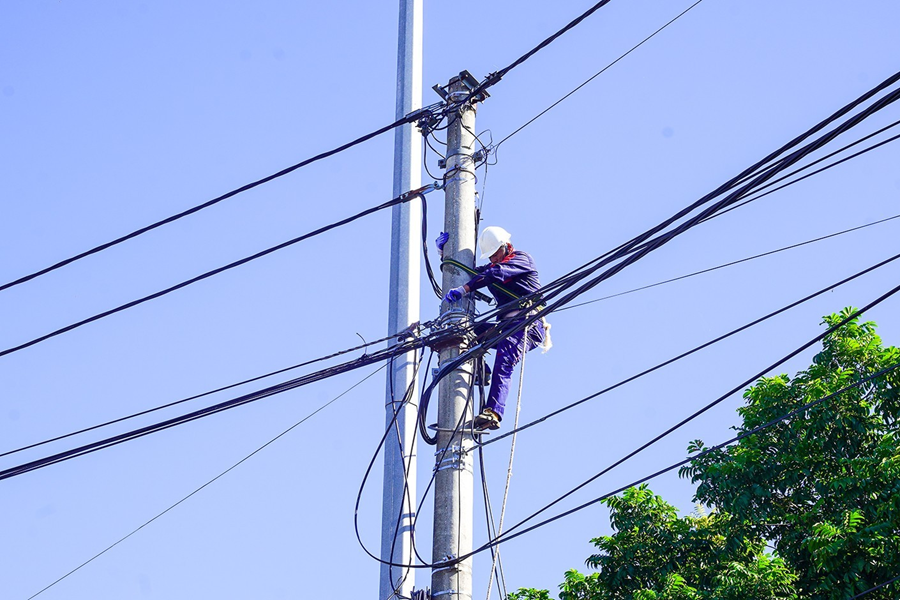 Hà Tĩnh tập trung nguồn lực, đẩy nhanh tiến độ đầu tư xây dựng lưới điện