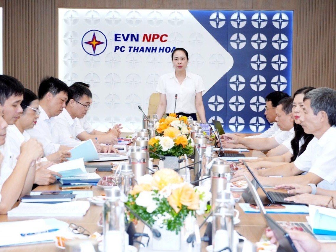 Chủ tịch Hội đồng Thành viên EVNNPC làm việc với Công ty Điện lực Thanh Hóa, thúc đẩy hoàn thành xuất sắc nhiệm vụ năm 2026